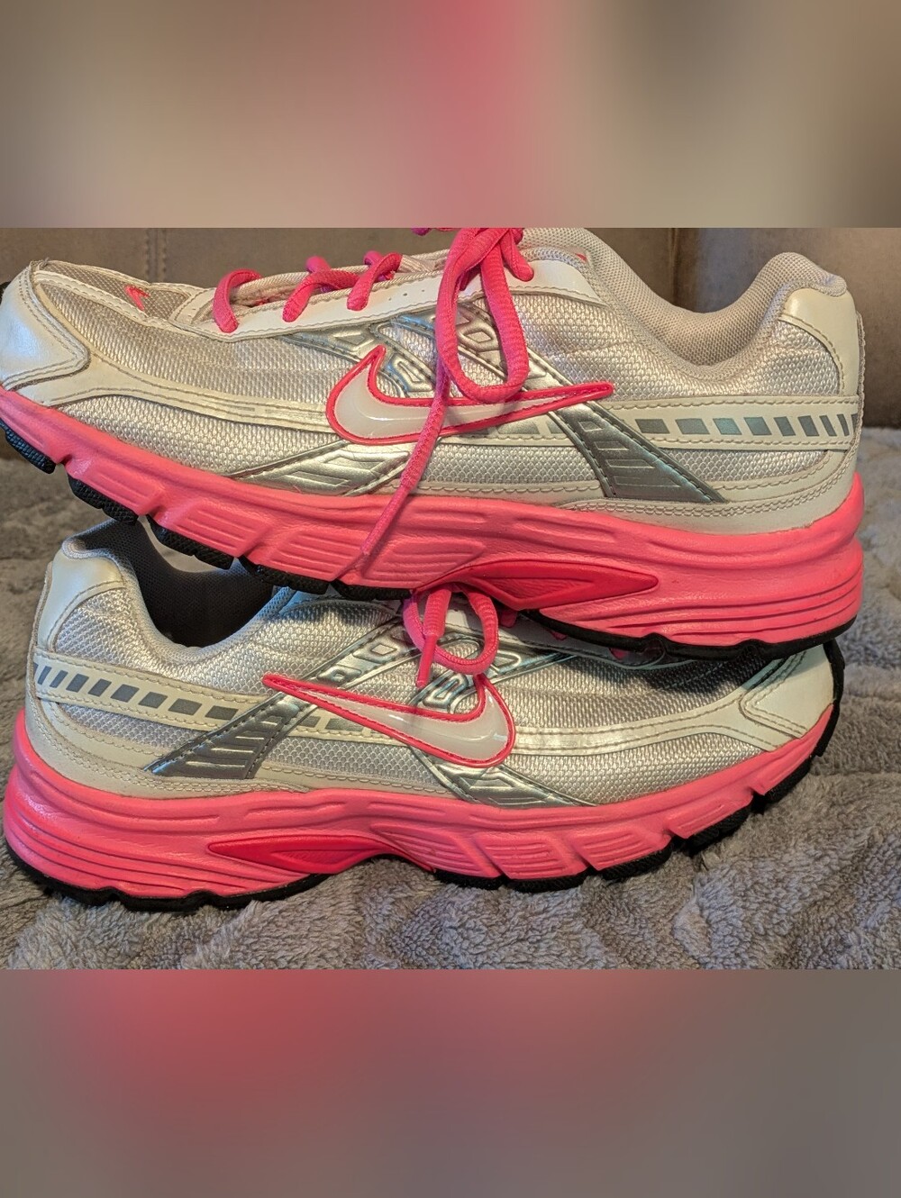 Nike Initiator White, Silver and Hot Pink Running Shoes. Size 8